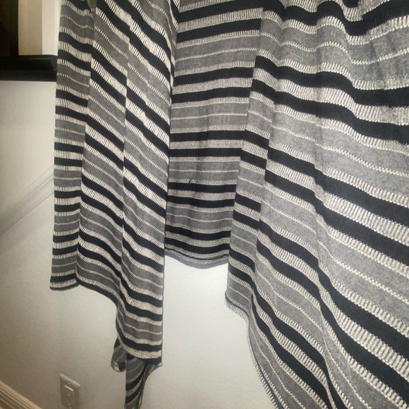 Gianni Bini open lightweight cardigan size small - Picture 10 of 15